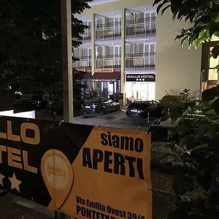 Giallo Hotel